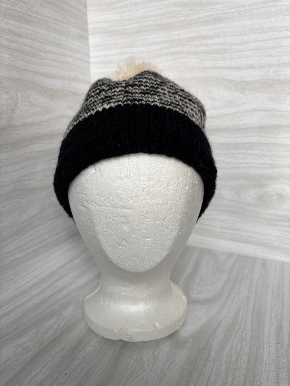 NWT Fair TRADE snow top beanie - black and white - Picture 3 of 9